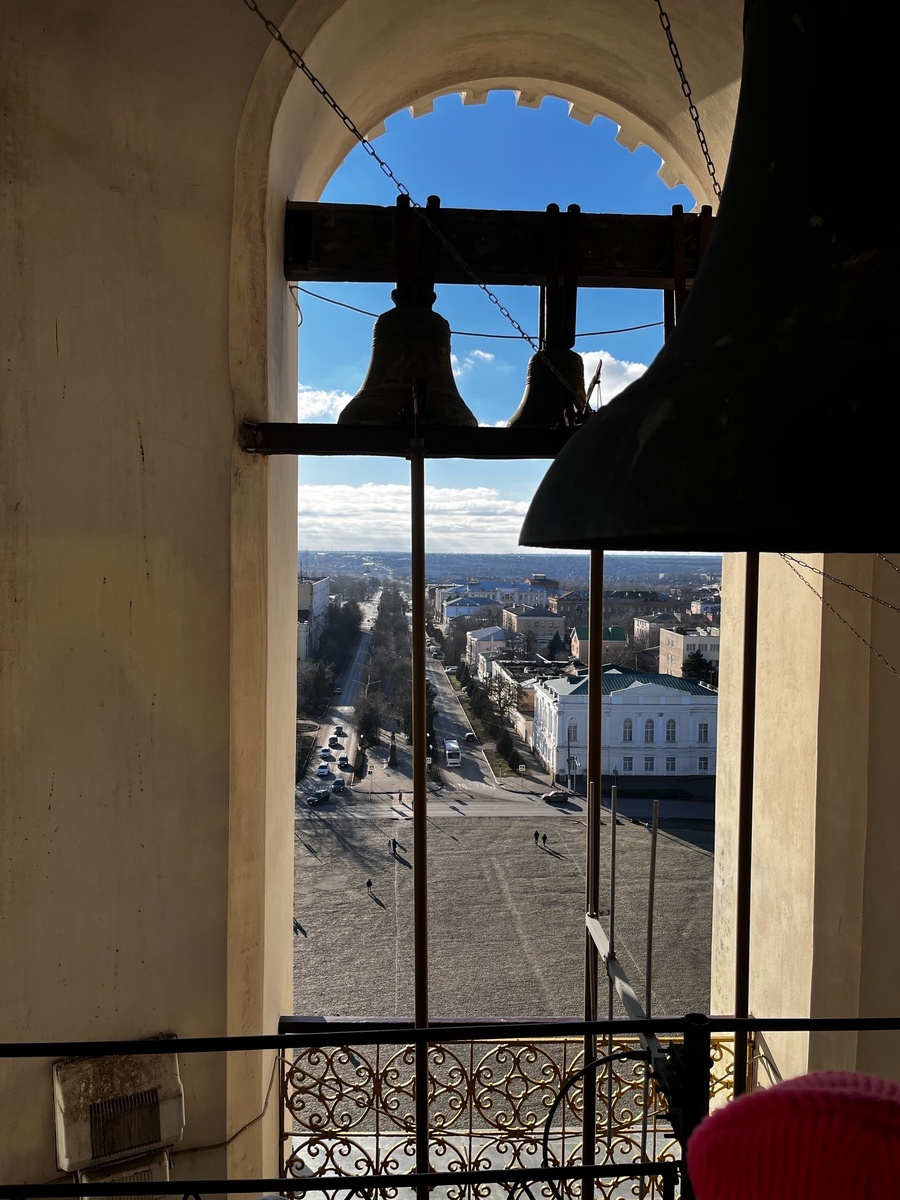 Колокола и вид на Платовский проспект