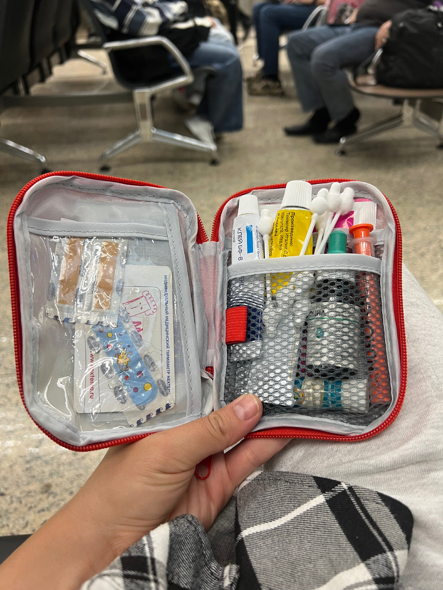 Вот так аптечка выглядит внутри 