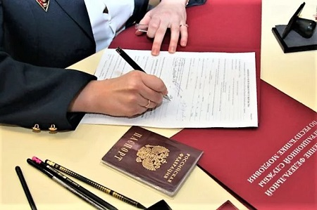 "Сюрприз для собственников: Теперь можно прописать жильца БЕЗ вашего согласия? Разбираем громкое новшество судов"