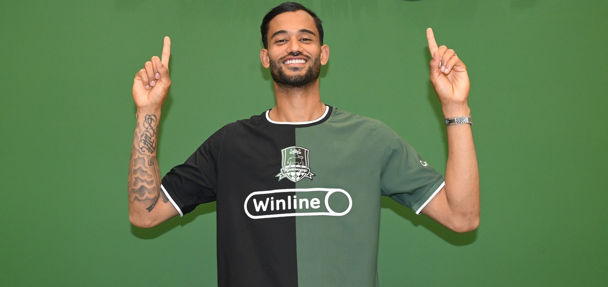 Жубал на презентации в новом клубе