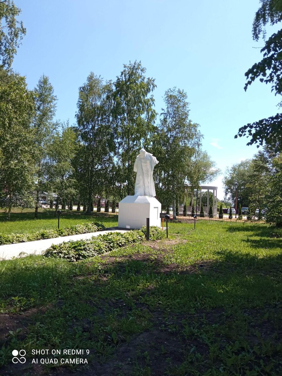 Памятник А. С. Пушкину в Большом Болдине. Фото автора.