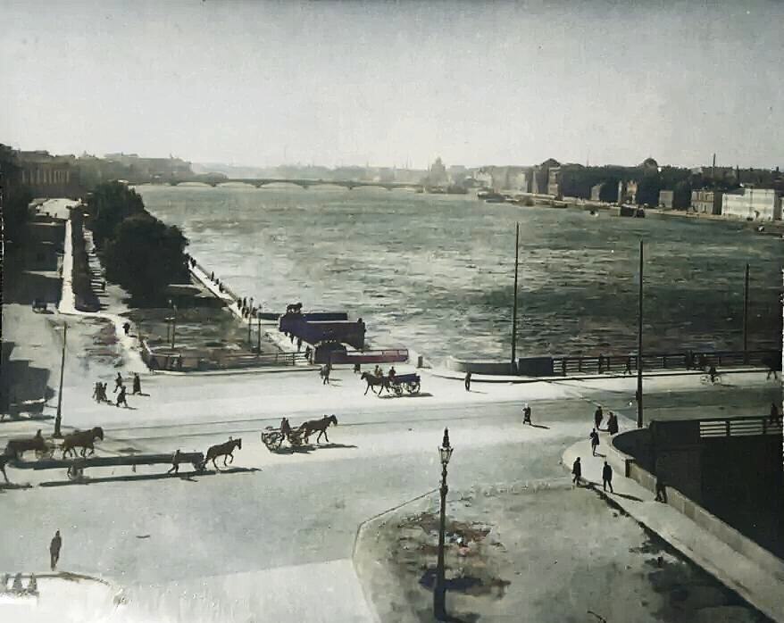 Вид из Зимнего дворца