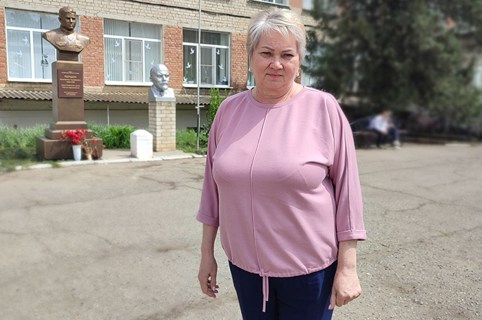 Педстаж учителя начальных классов Ковалевой – 42 года! Фото Регины Степаняк и из архива семьи Ковалевых