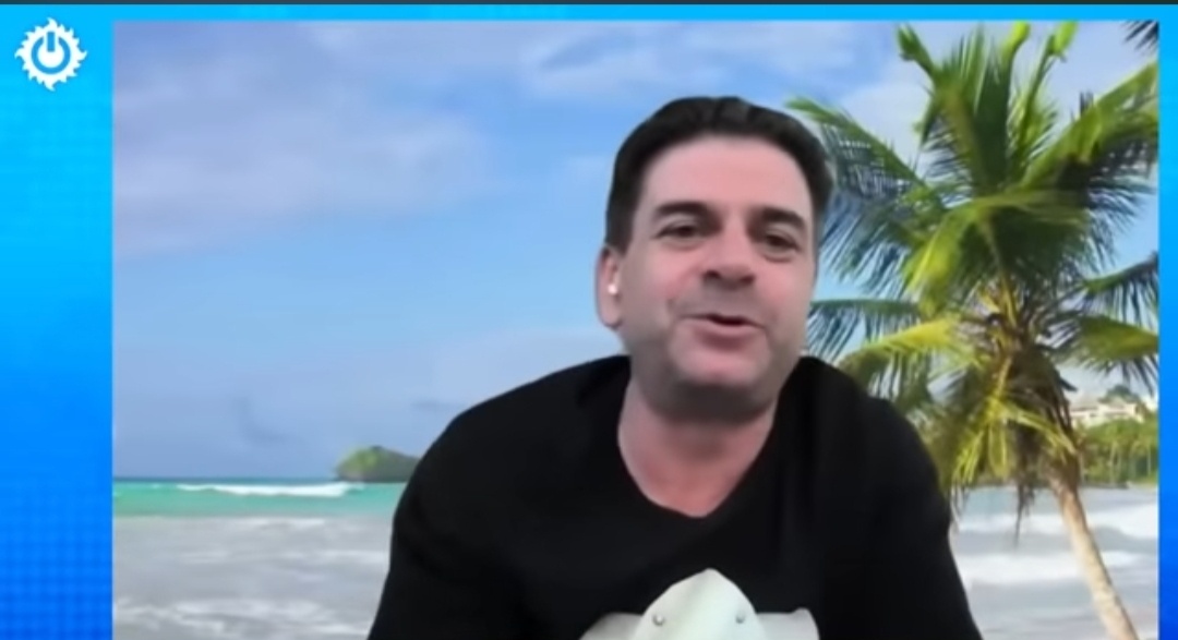 Скриншот из видео. Продюссер Герман Хазанов. 