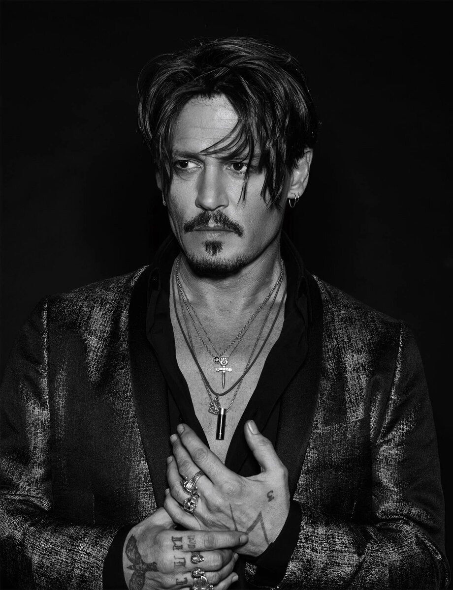 Джон Кристофер (Джонни) Дэпп II, американский актер, кинорежиссер, музыкант, продюсер, сценарист. Родился 09 июня 1963 года (62 года) 