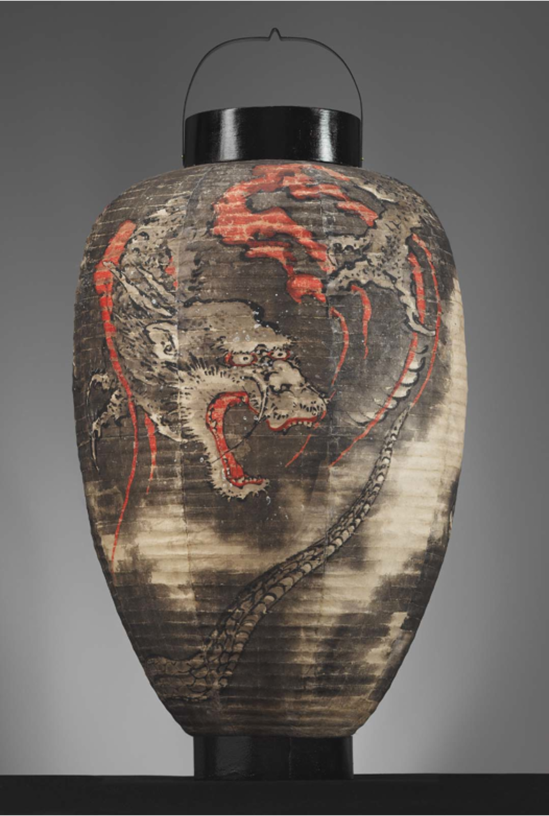 "Дракон и змея", Кацусика Хокусай, роспись фонаря, тушь и краска по бумаге, высота: 50,8 см, диаметр: 30,5 см

