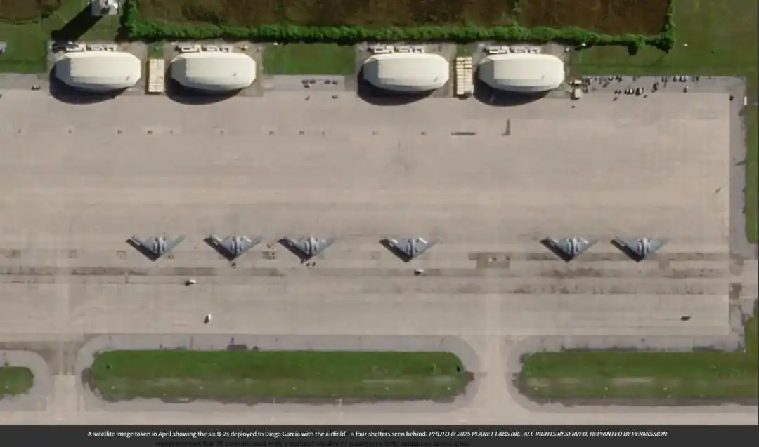 Бомбардировщики B-2 на военной базе США, аттол Диего-Гарсия, Индийский океан,  Baidu.com