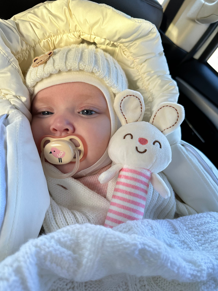 Екатерина в дороге с соской