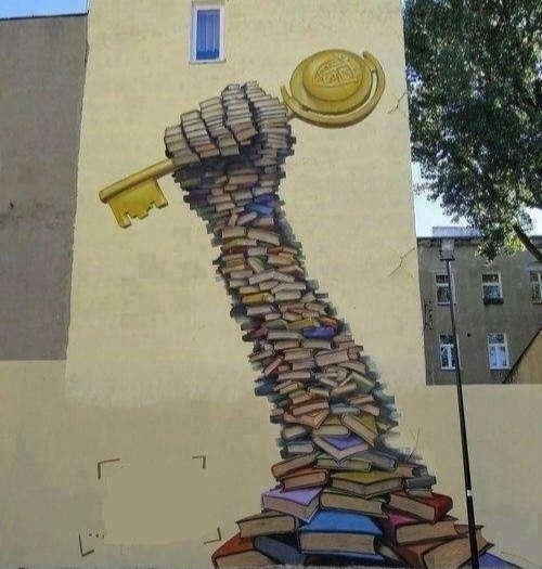Это глубокомысленное граффити прекрасно иллюстрирует значение книг в достижении успеха