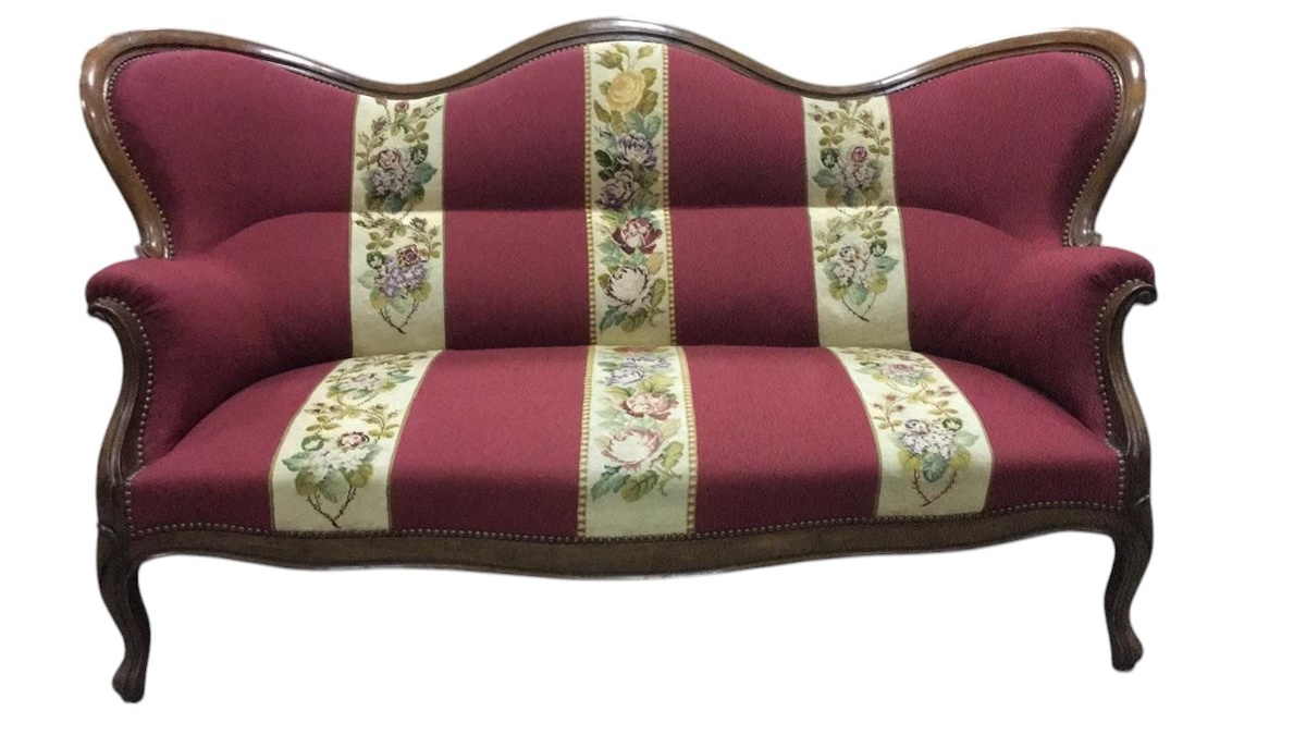Старинный диван, использована обивка велюр с гобеленовой вышивкой