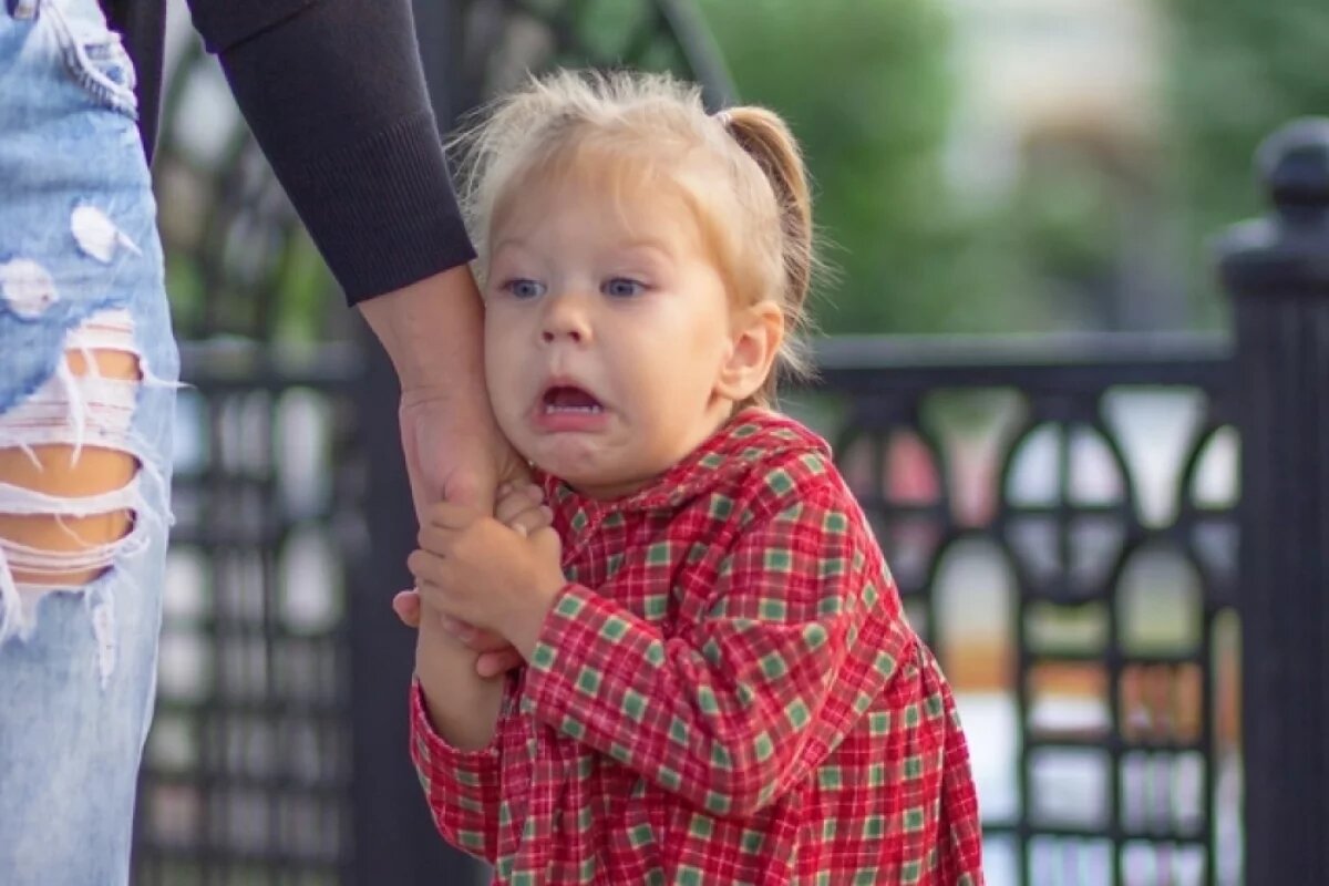     Из-за спазмированных сосудов появляются такие ощущения, как мушки перед глазами, головокружение.