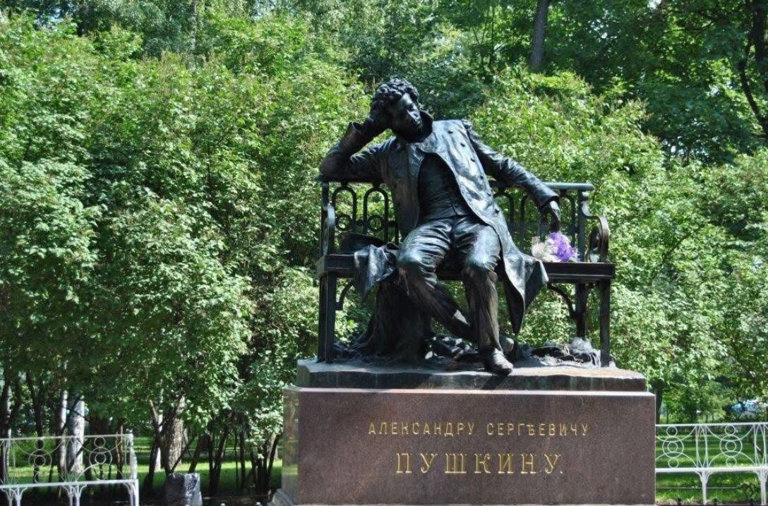 Памятник А.С.Пушкину. Фотография из моего архива