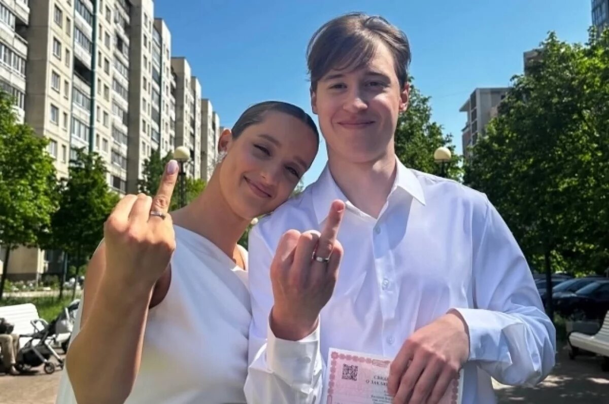    Нападающий «Торпедо» Василий Атанасов женился