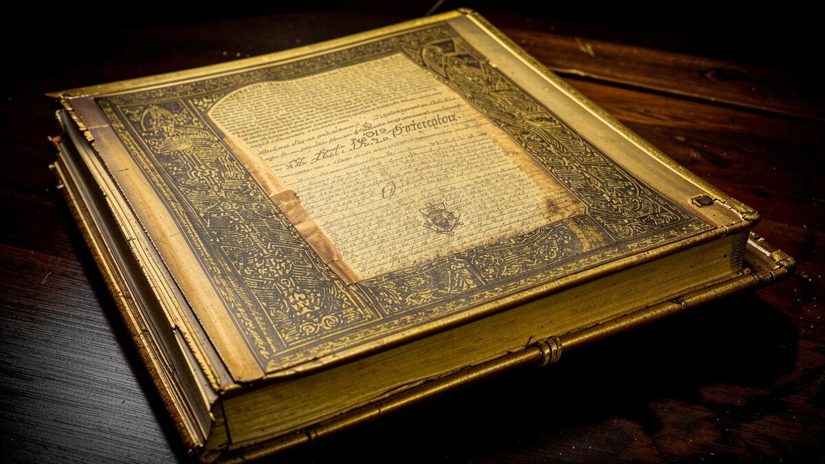 Что важнее - книга или люди?