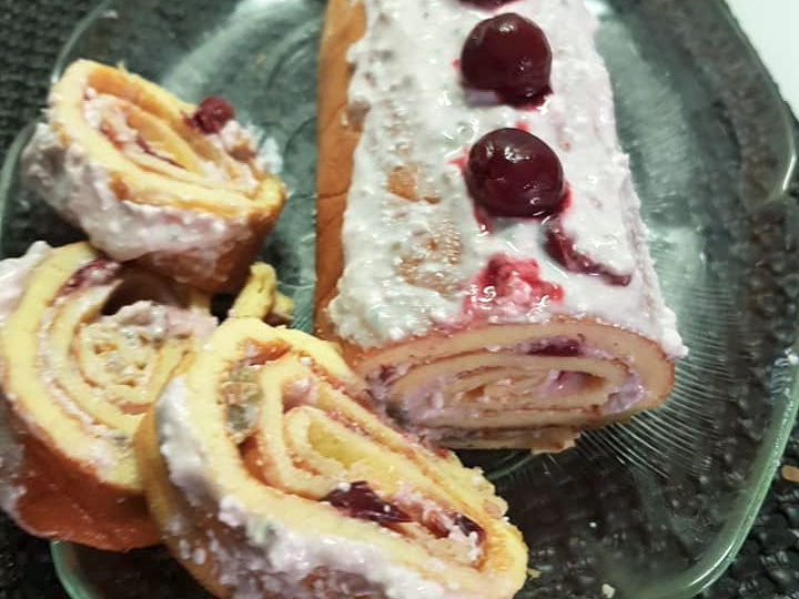 Творожно-ягодный рулетик