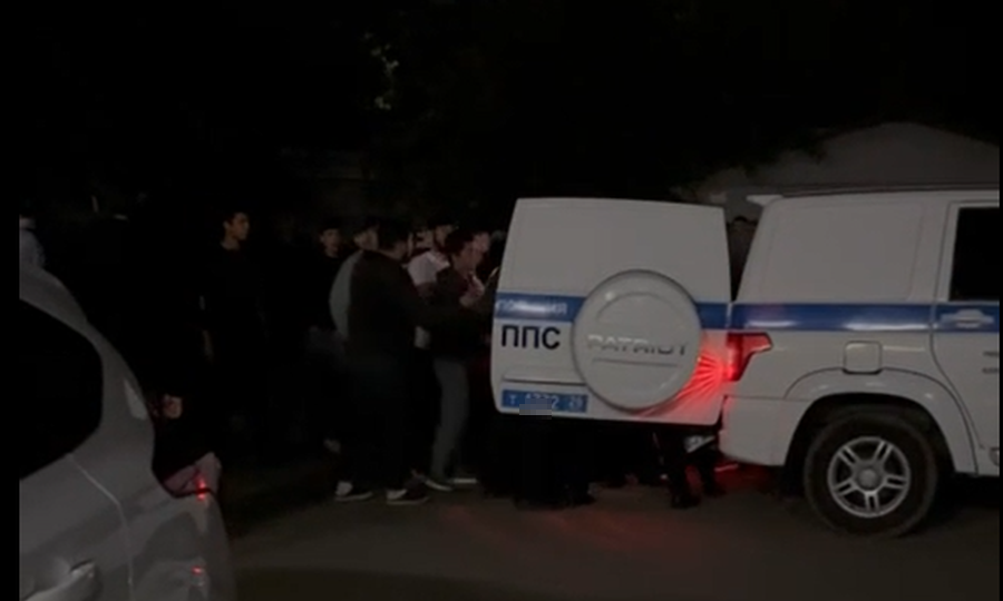 «Горные традиции»: толпа кавказцев напала на полицейских, когда те пытались задержать их земляка