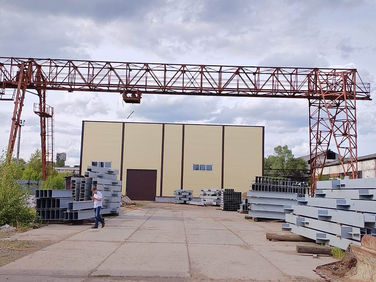 Продается козловой кран на рельсовом ходу. Длина 30 м., грузоподъемность 10 тонн. г.Ижевск. +7(919)916-81-79