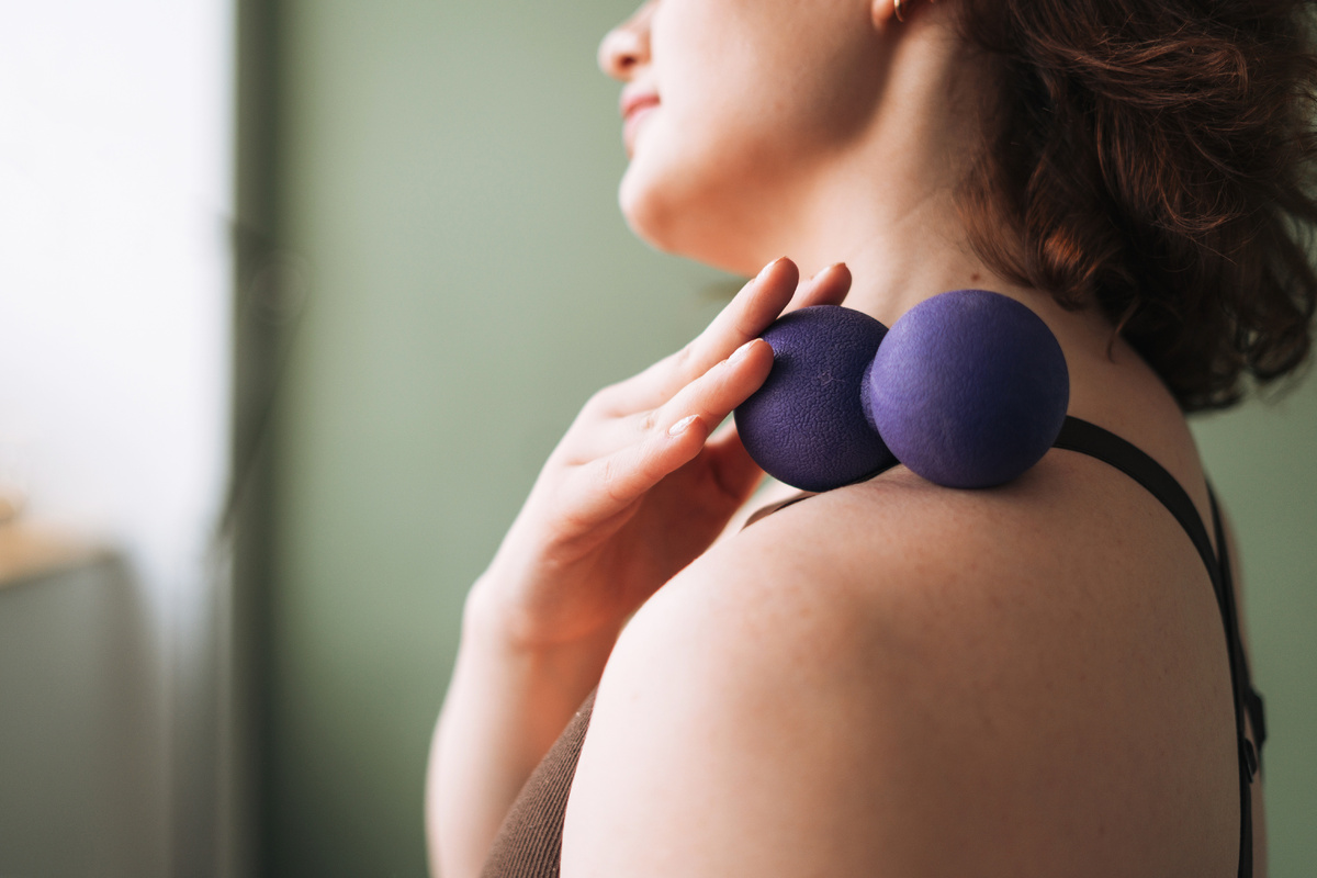 Роллы, мячики, шарики - используйте для МФР все, что есть дома 