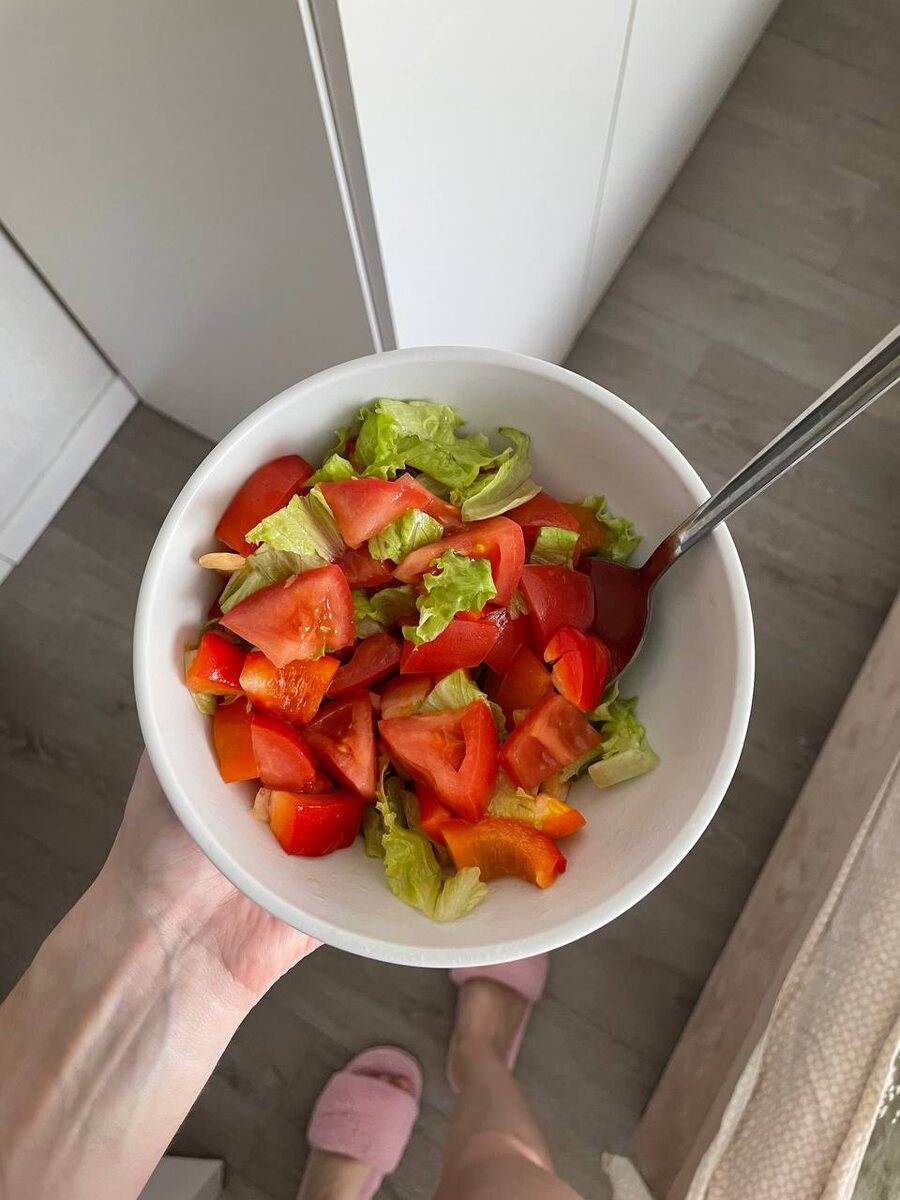 Задание понедельника - сделать красивый завтрак для себя. Для меня это задание хард уровня... так что начинаем с простого, хотя бы готовить себе завтраки))