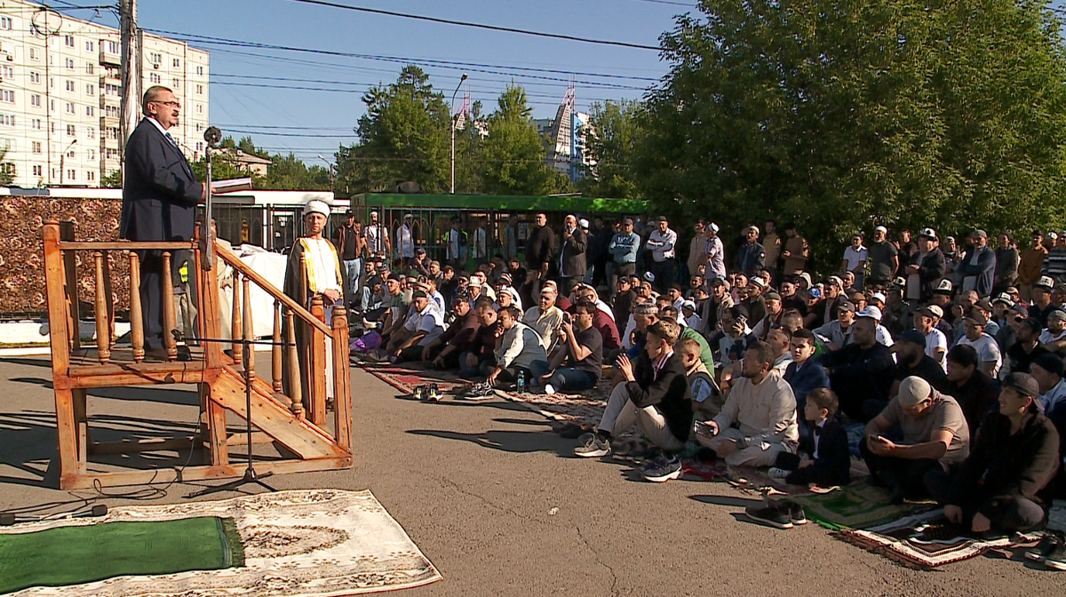     В Красноярске мусульмане отмечают Курбан-байрам