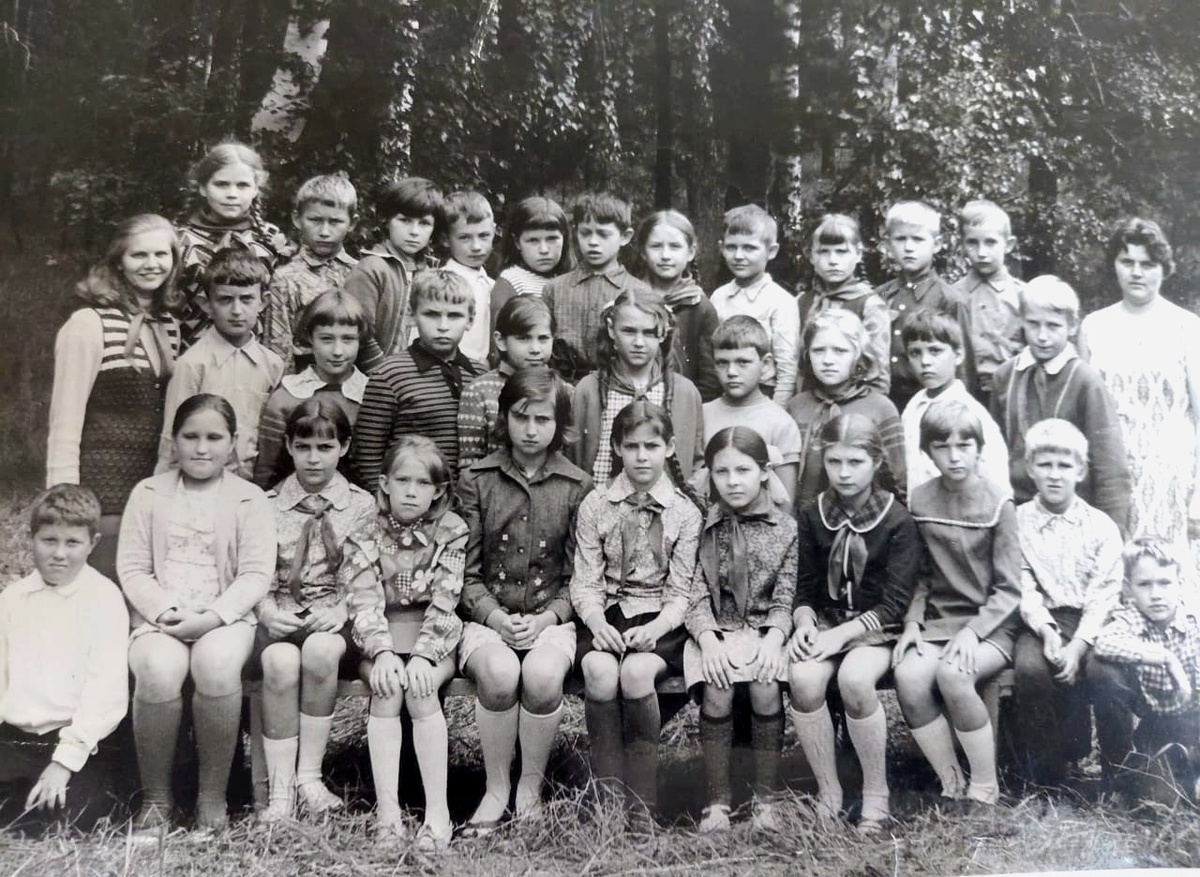 Наш 9-й пионерский отряд лагеря «Заря» (1979 г.) 