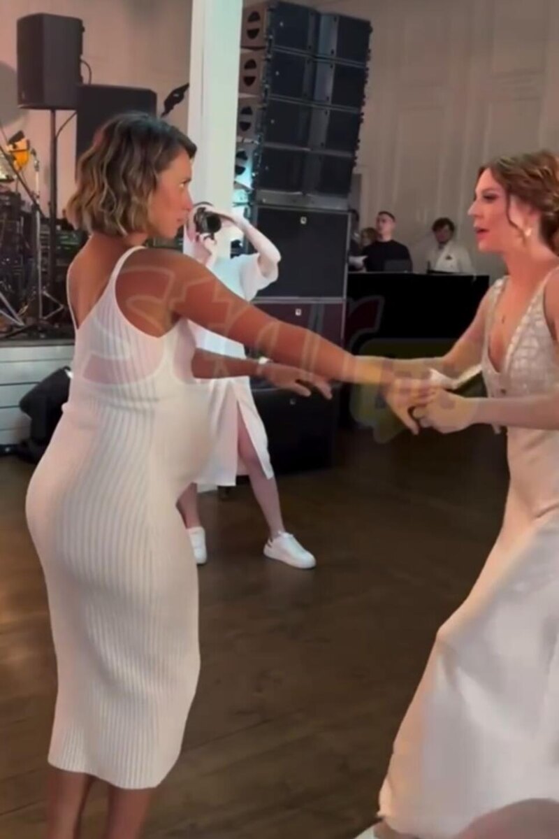    Регина Тодоренко и Наталья Подольская Кадр из видео Telegram-канал StarHit