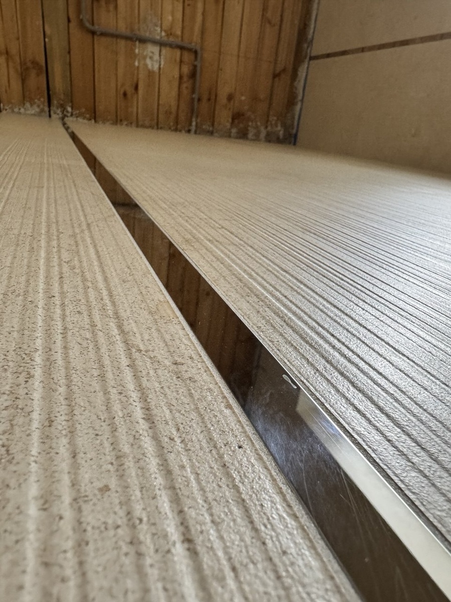 Эпоксидная затирка и П-образый профиль