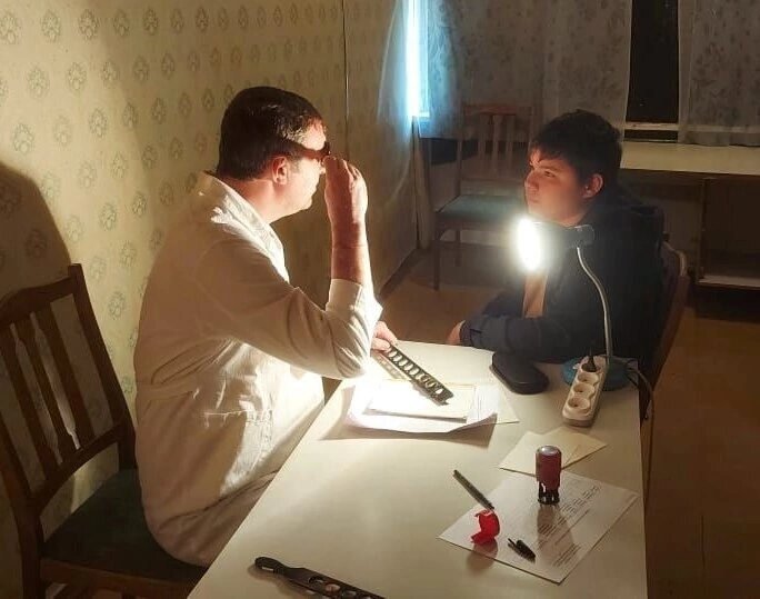    Врачи из Югры провели медосмотры в школах и детсадах Макеевки