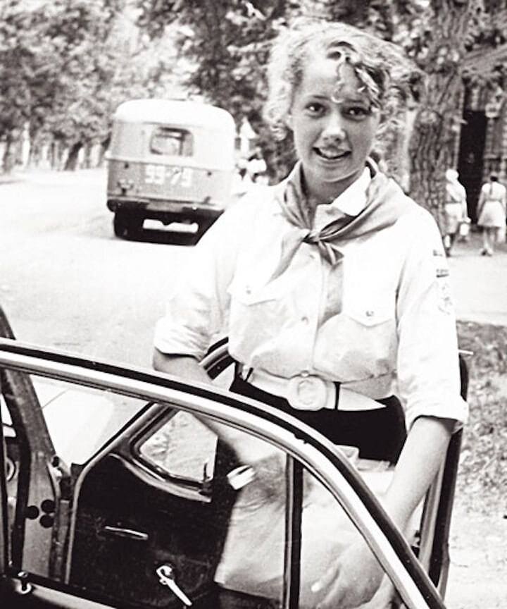 Арина в детстве