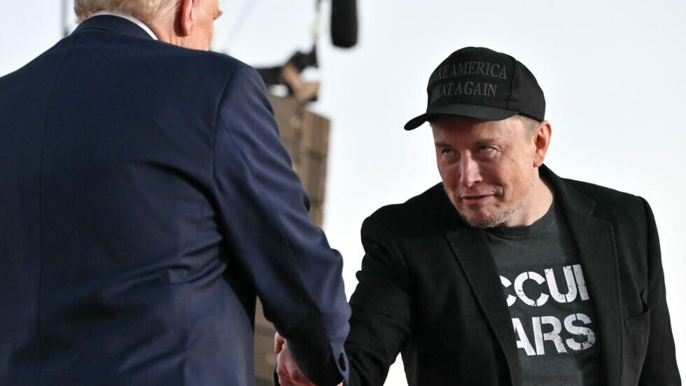 Согласно кинесике, данное выражение лица обозначает власть над собеседником