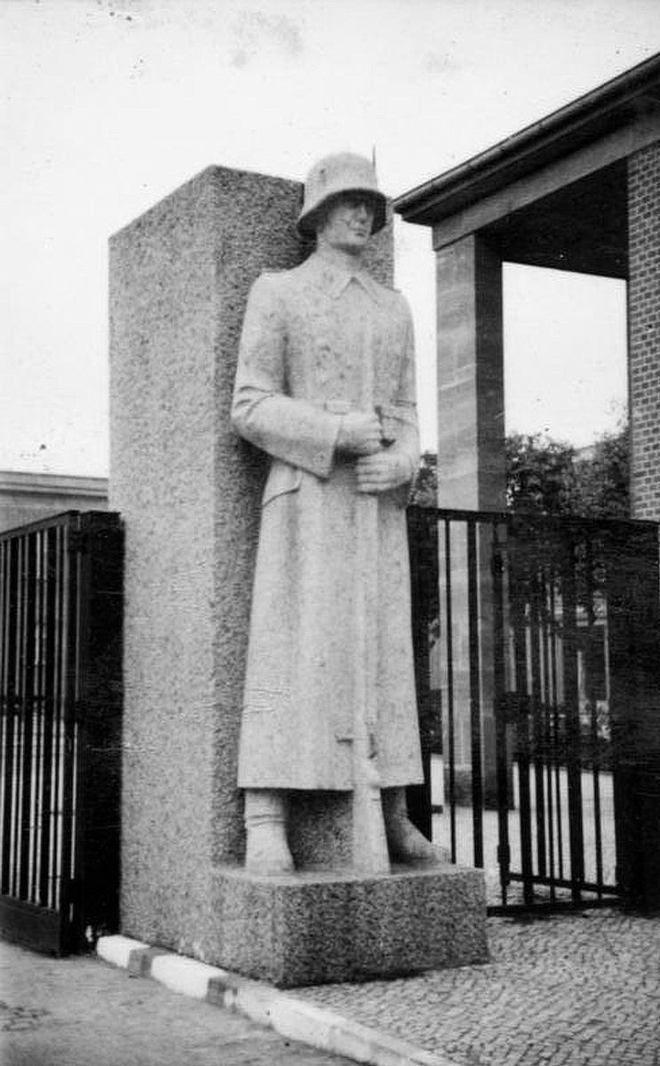 Казармы «Лейбштандарта». Берлин—Лихтерфельде, 1940 год