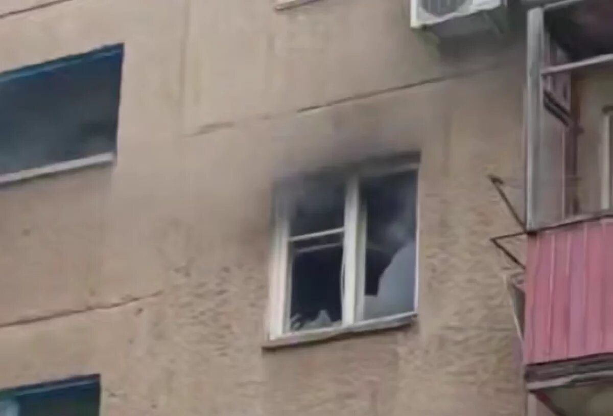    Пожар в 5-этажке сняли на видео жители Волжского