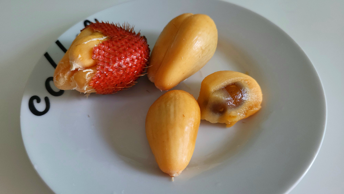 Очищенные плоды (косточка несъедобна)