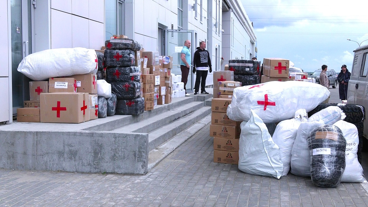    Из Сургута в ДНР и ЛНР отправили очередную партию гуманитарного груза