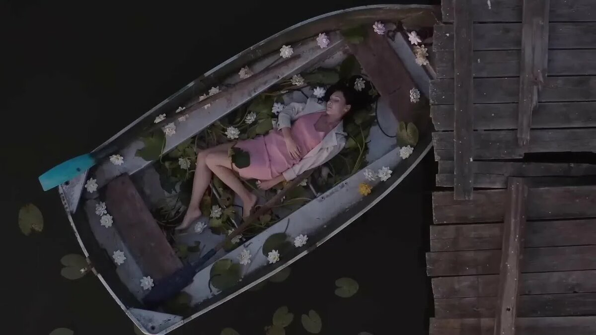 Кадр из сериала "Мертвые лилии"