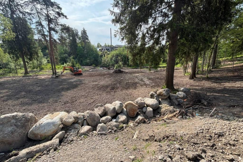    Парфенчиков проверил, как в Лахденпохье благоустраивают парк за 70 млн рублейПравительство Карелии