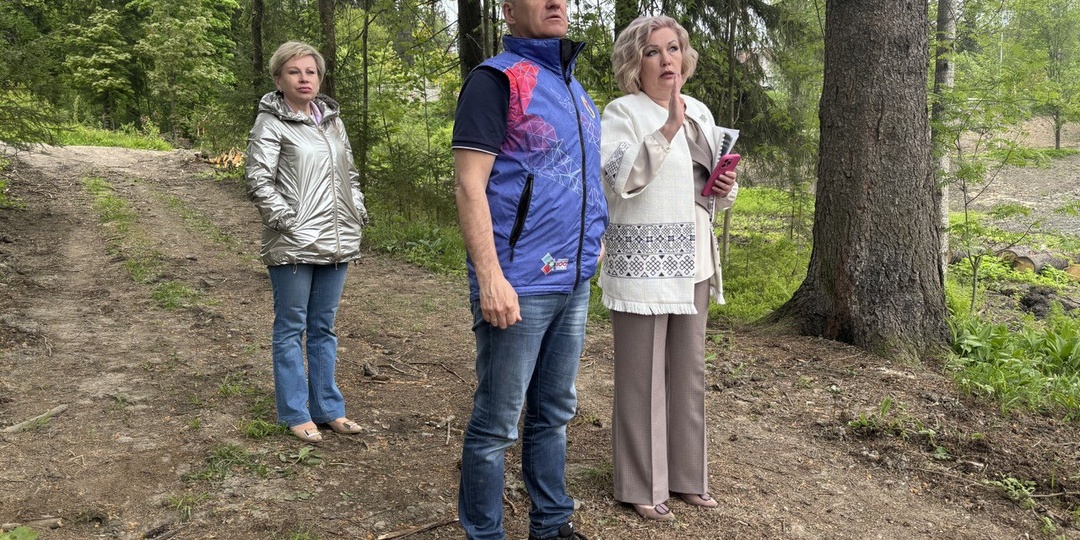 Парфенчиков проверил, как в Лахденпохье благоустраивают парк за 70 млн рублей