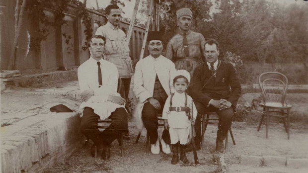 Вавилов с персидским послом в Герате (Афганистан). Фото: Научный архив РГО