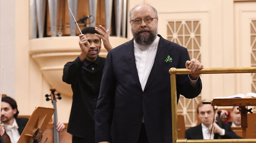 Пианист Александр Гиндин (справа) после выступления.📷Фото: Анна Флегонтова / Санкт-Петербургская филармония