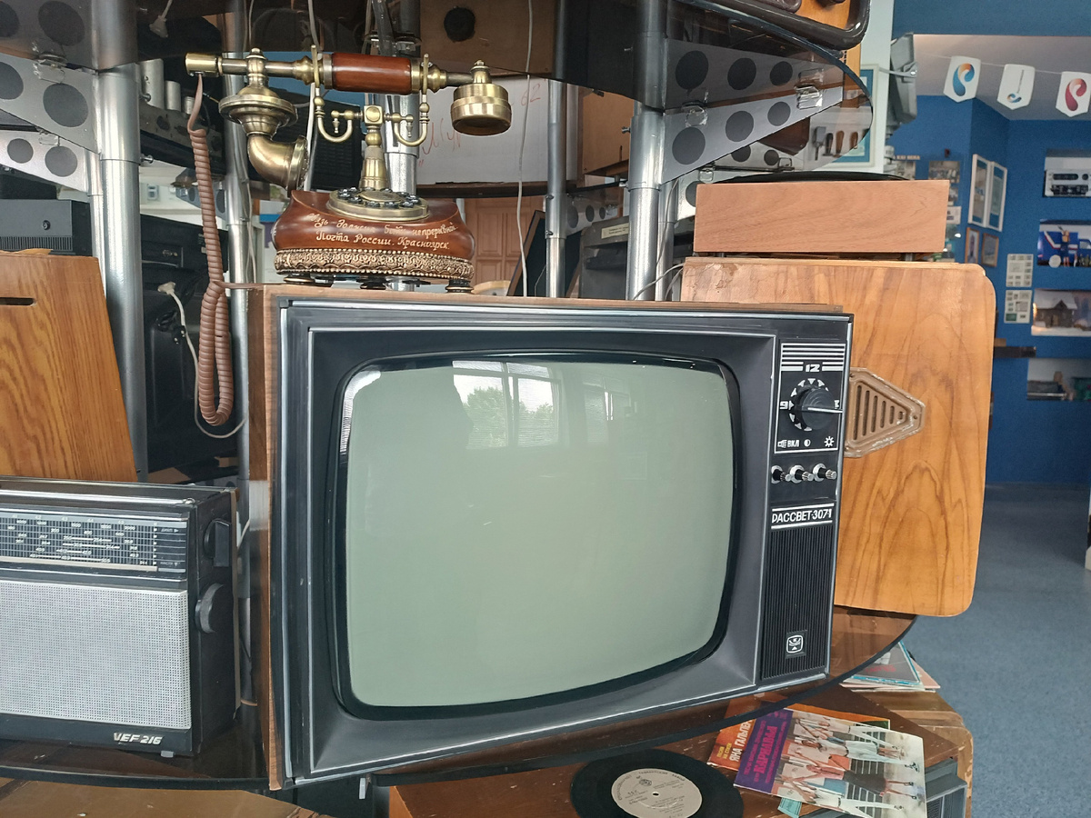 Телевизоры "Рассвет" выпускали в Красноярске, на телевизорном заводе. Сейчас там находит торговый центр.