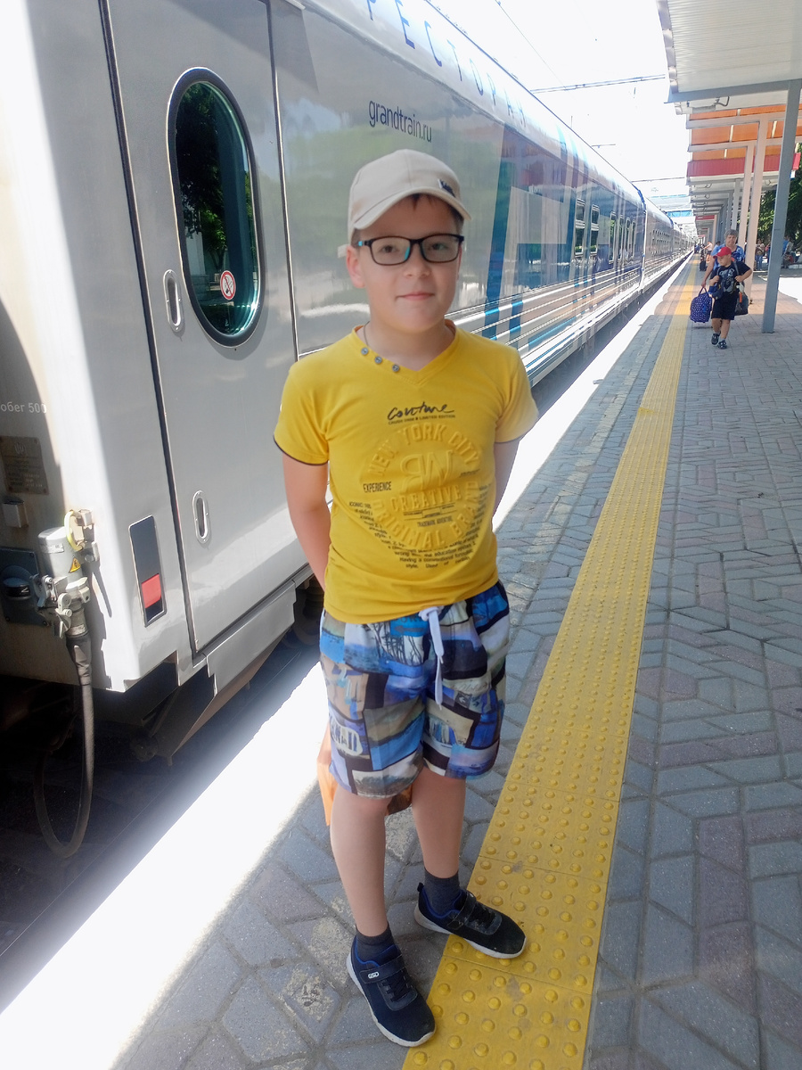 Внук провожает.,