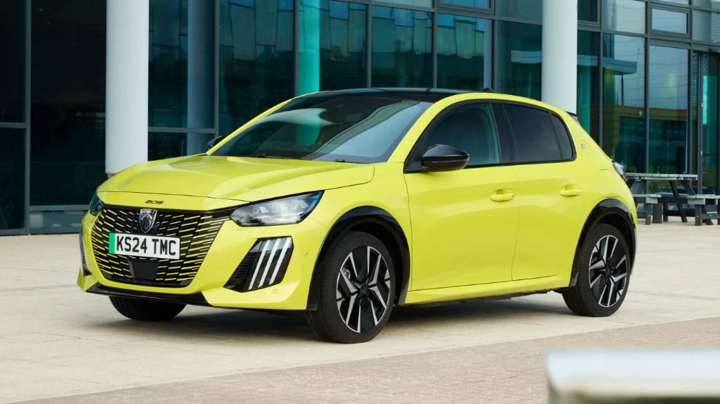 Новый Peugeot e-208: топовая комплектация GT Premium, более мощные агрегаты и др. новшества.