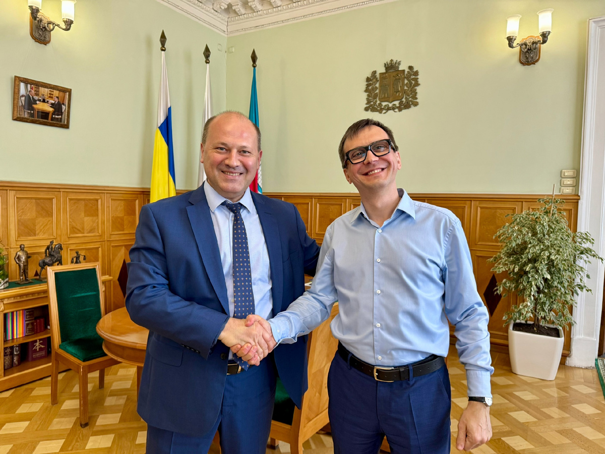 Глава Ростова-на-Дону Александр Скрябин и руководитель холдинга «ЕвроМедиа» Владимир Денисов.