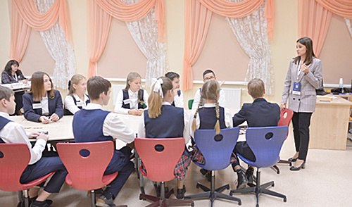    В.С. Бобылева ведет урок. / ФОТО из архива В.С. Бобылевой Администратор