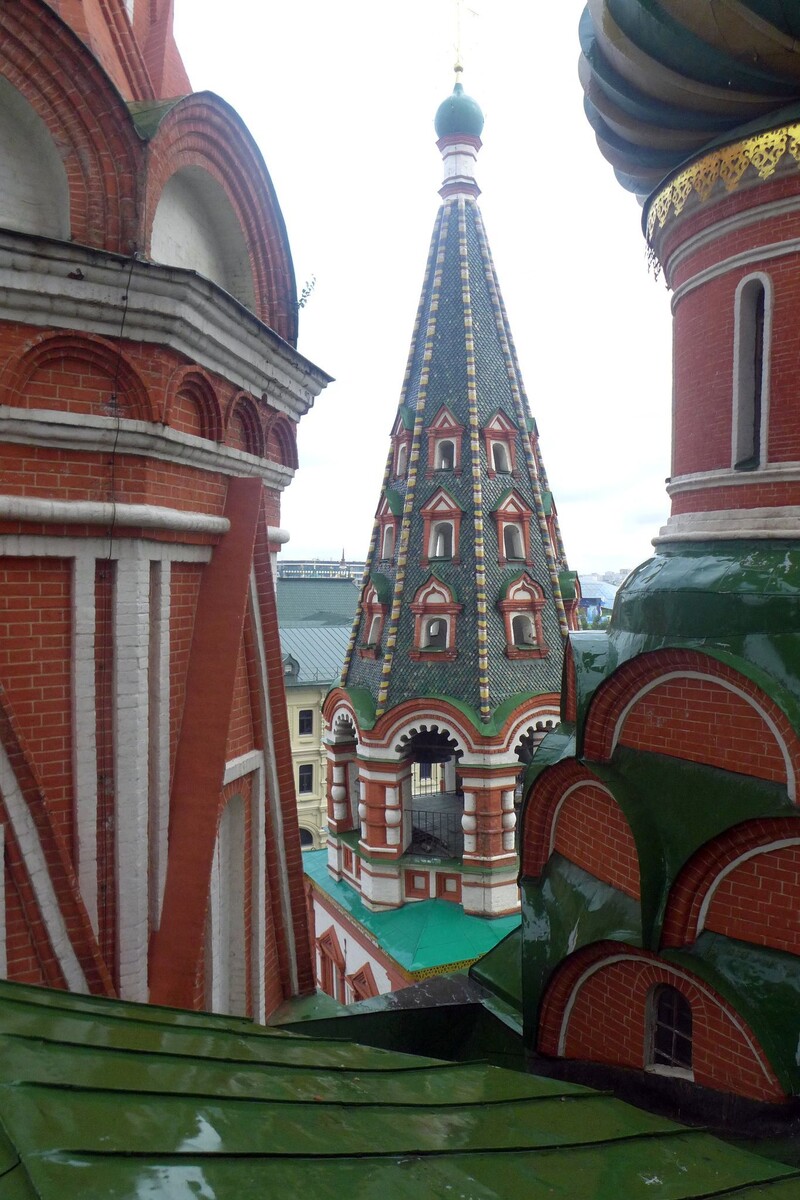 Двухъярусная шатровая колокольня собора