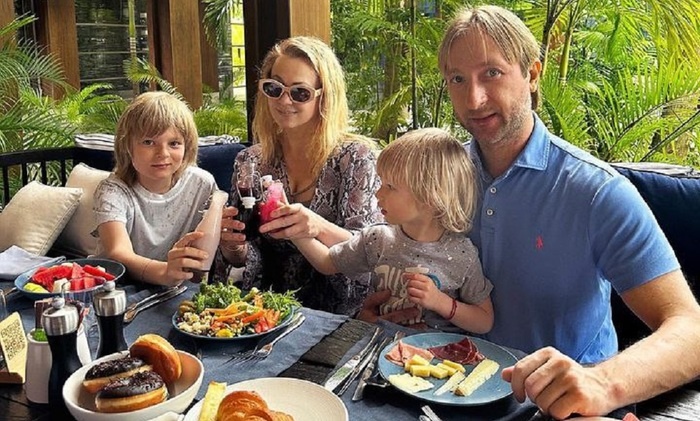    Как сын Плющенко заработал на квартиру в Москве