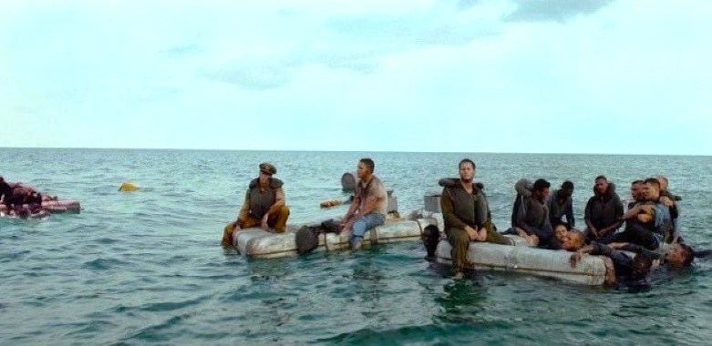 Что раньше, спасение или акулы?