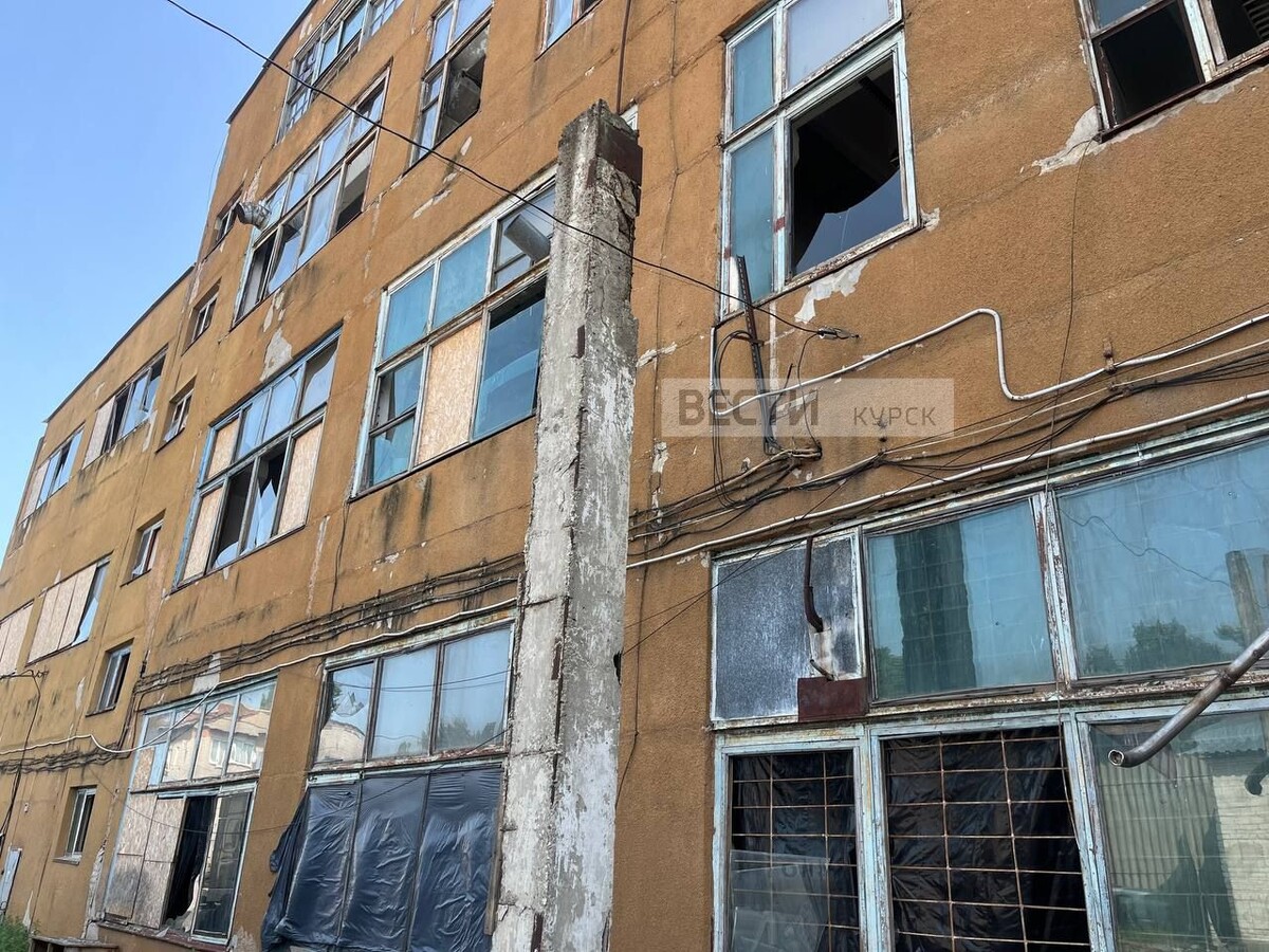     Съемочная группа "Вестей-Курск" работает на месте атаки ВСУ в Рыльске