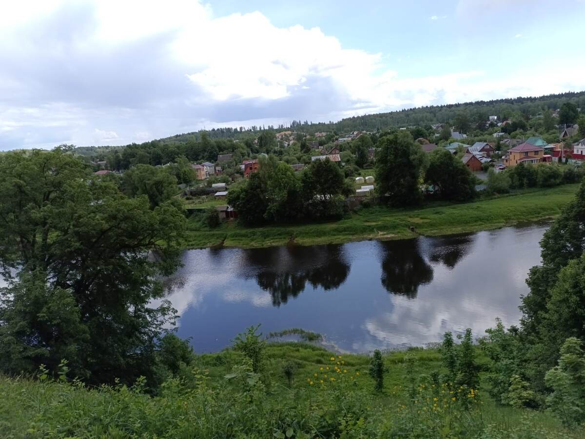 Просто красивый вид на речку, для заставки. Это Руза, кажется. Но это не точно 🤭