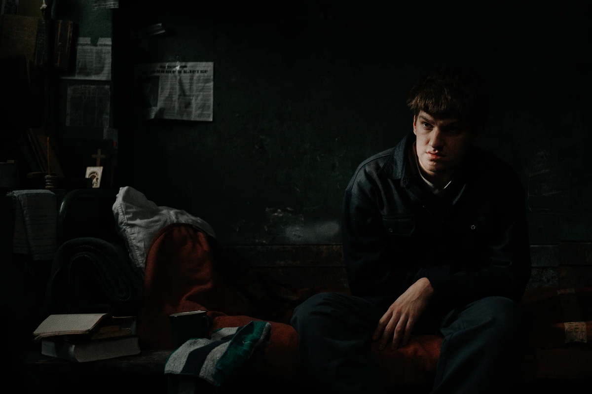 кадр из фильма. Актер Андрей Максимов